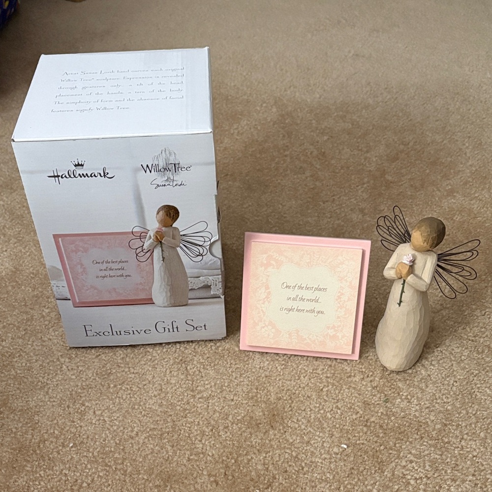 Brand new Hallmark Willow Tree Exclusive Gift Set
